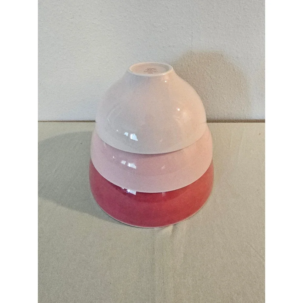 Paris Hilton 3-Piece Stoneware Mixing Bowl Set Pink Ombre Graduated Tones